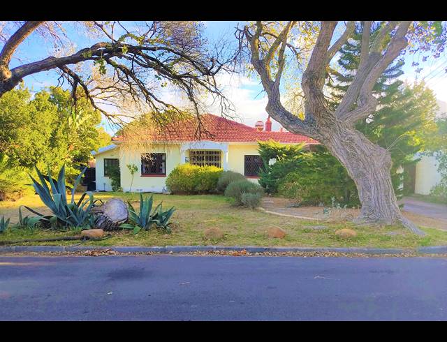 4 BEDROOM HOUSE FOR SALE IN PINELANDS